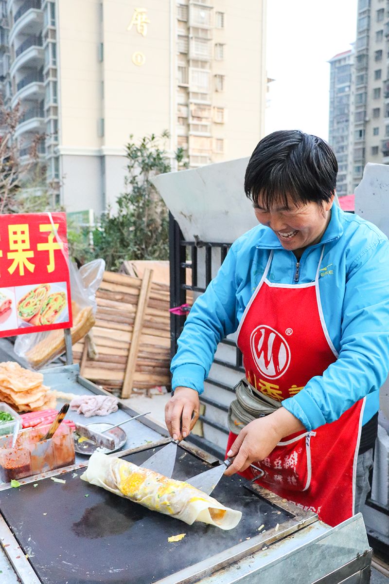 煎饼果子摊位照片图片