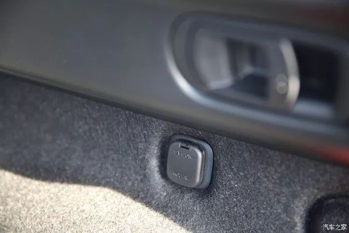 后备箱逃生秘籍,车里的这个按钮能救命.