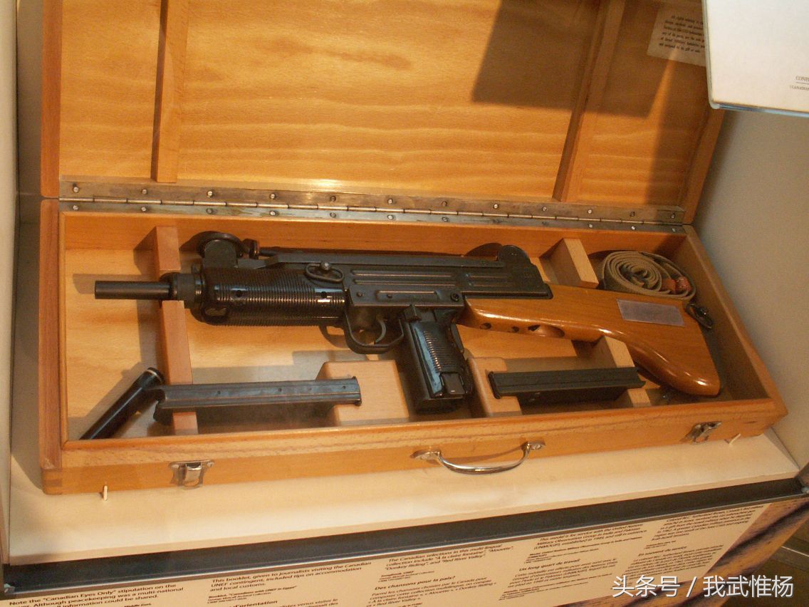 乌兹冲锋枪乌兹冲锋枪是以色列军事工业的一种轻型冲锋枪,由乌兹