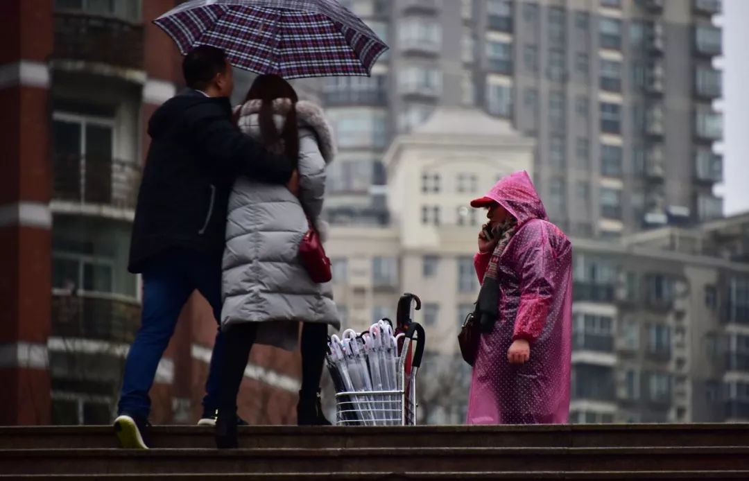 暴雨雷電 6級大風 斷崖式降溫,暖如春的武漢被