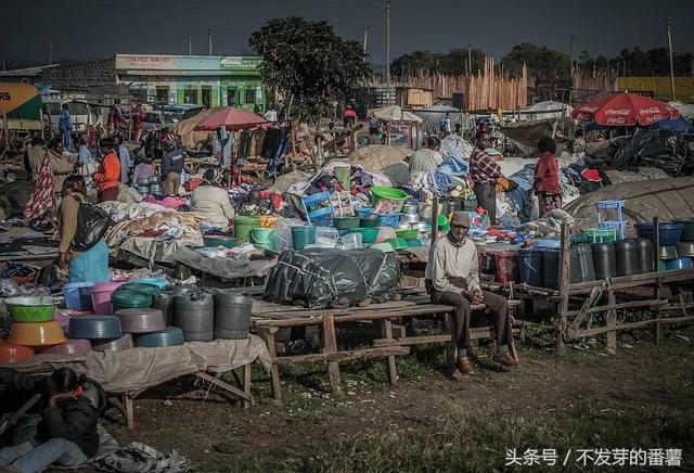 实拍丨非洲肯尼亚第二大贫民窟,臭味熏天,居住环境恶劣