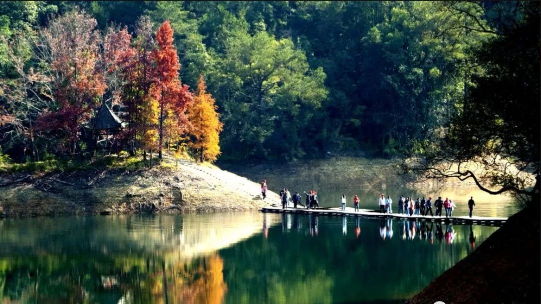 陡水湖天水相連,波光粼粼