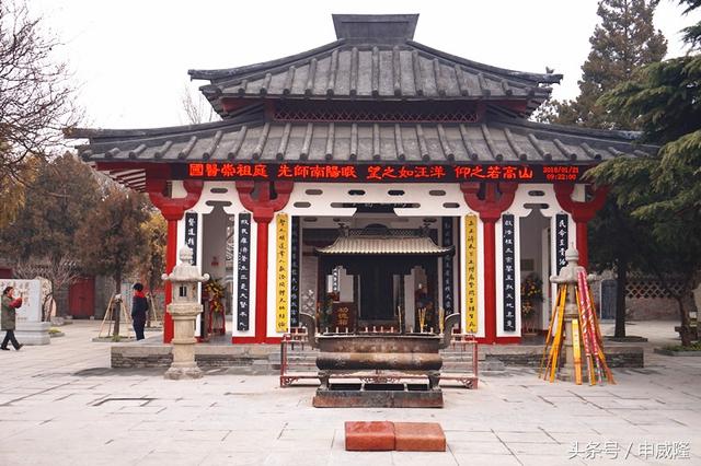 南阳医圣祠:东汉长沙太守张仲景之墓