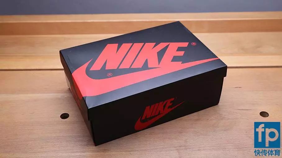 黑色复古swoosh logo鞋盒