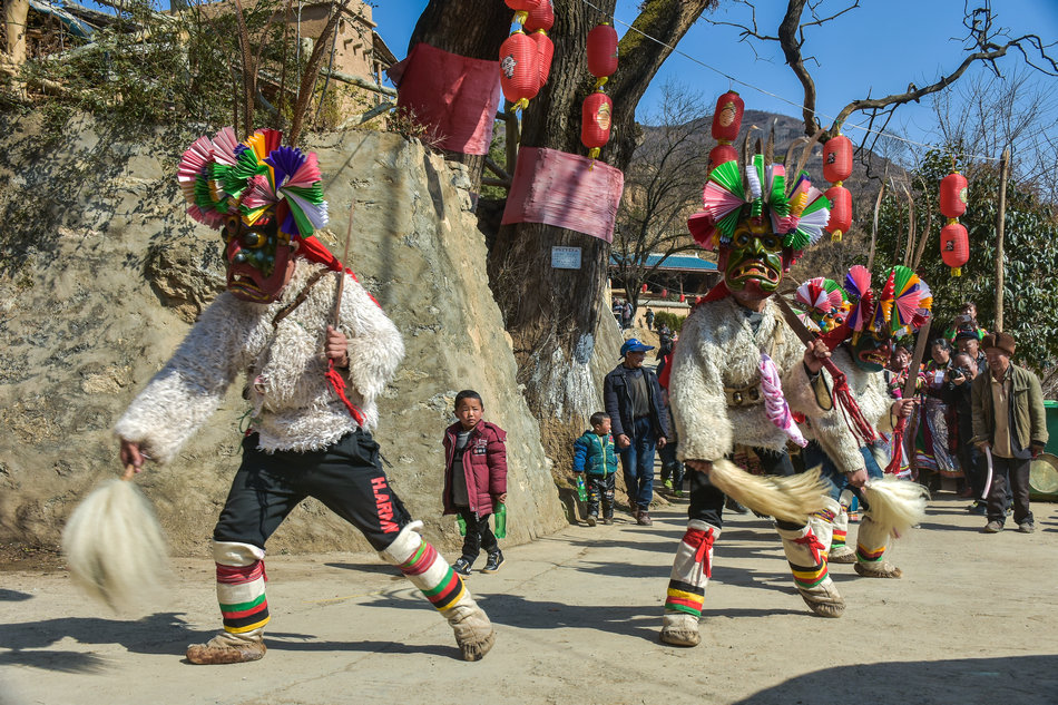 天之水网探秘文县白马人的神秘习俗"面具舞"火圈舞"让人震憾!