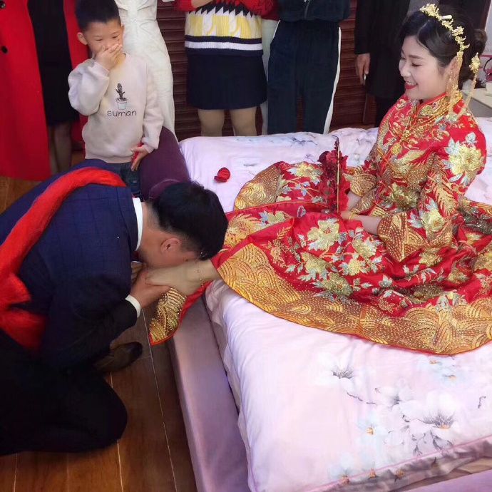 胡說八卦:你們結婚有吻新娘腳的習俗嗎?孩子實力演技