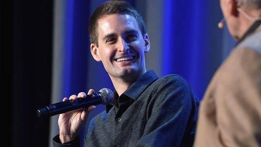 snap首席执行官埃文·斯皮格尔(evan spiegel)最近刚刚卖出了自己手中