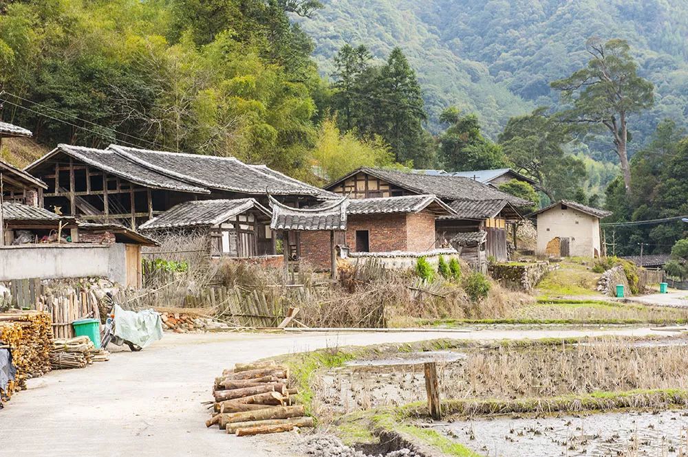 尤溪县西城镇秀村,原名小村,位于尤溪县西北部,海拨420米,山高水清,旧