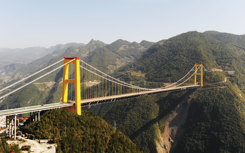世界首座跨度达900米以上的山区特大悬索桥被誉为世界第一大桥