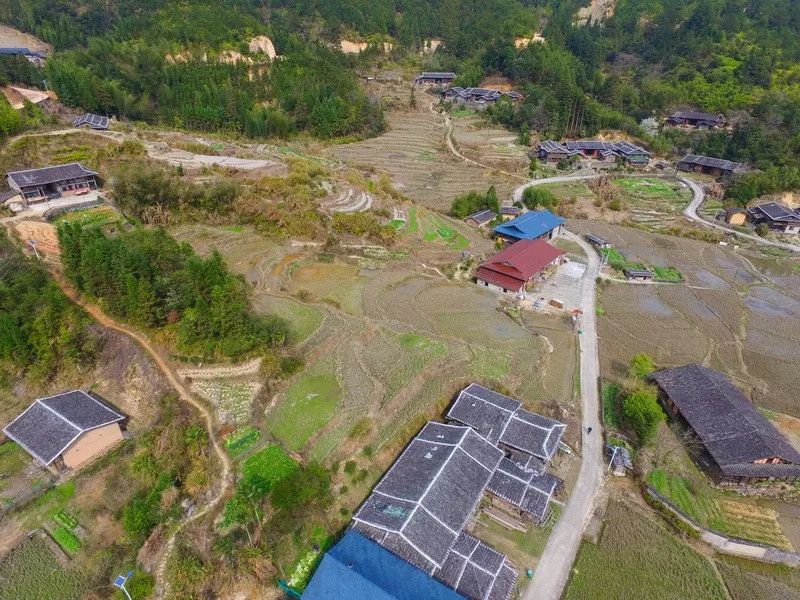 尤溪县西城镇秀村,原名小村,位于尤溪县西北部,海拨420米,山高水清,旧