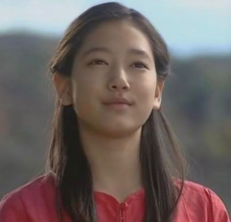 近日公布恋情的女神朴信惠,90年出生的她13岁就演了《天国的阶梯》