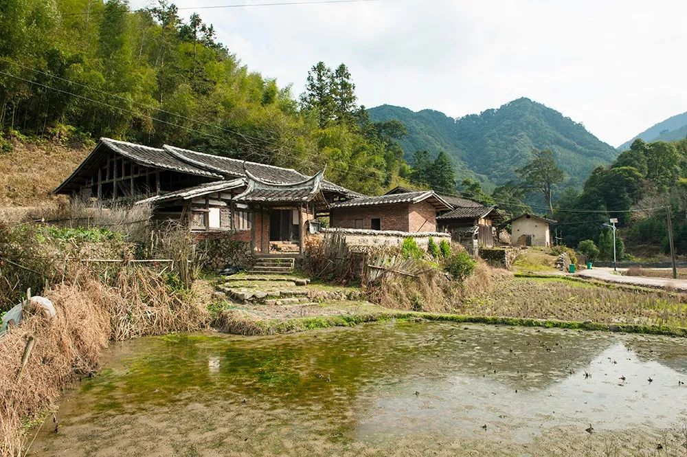 尤溪县西城镇秀村,原名小村,位于尤溪县西北部,海拨420米,山高水清,旧