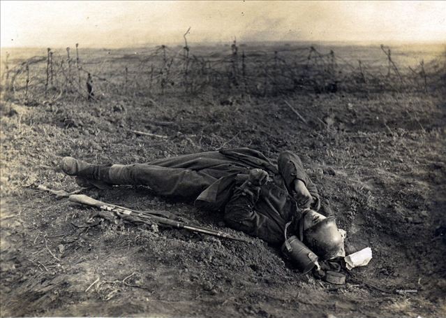 战士尸横遍野图片