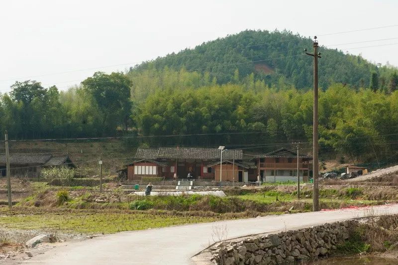 尤溪县西城镇秀村,原名小村,位于尤溪县西北部,海拨420米,山高水清,旧