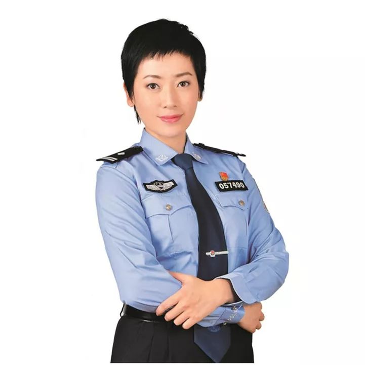 贾蓓蓓:演绎警营艺术人生6办案破案没有想象中容易,去年,为能及时提供