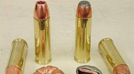 白磷弹是被各国公约明令禁止使用的