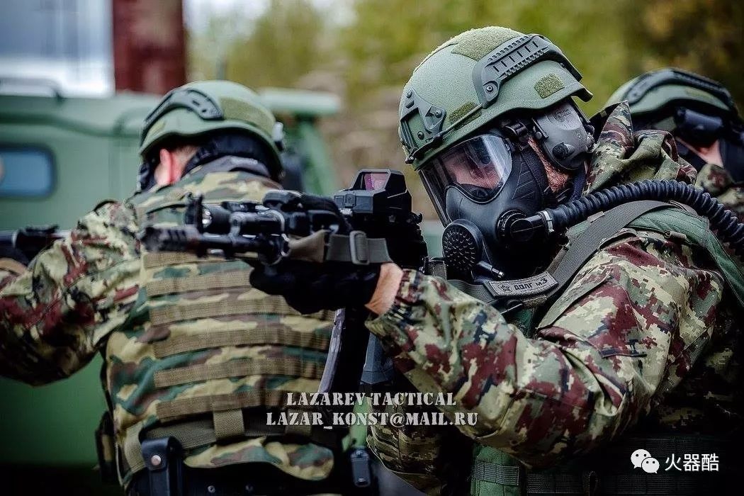 俄罗斯特种部队中的现代轻量化头盔(四)