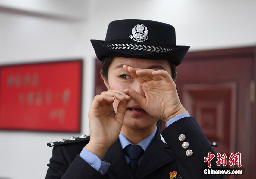 反扒女民警第一线图片