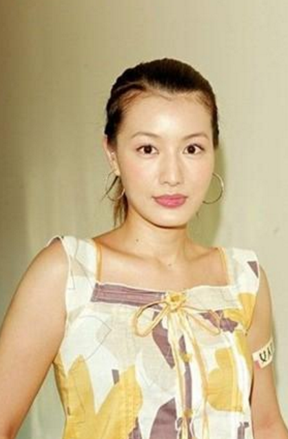 容貌,氣質遠輸宣萱,卻是古天樂的前女友,如今跌到十八線開外