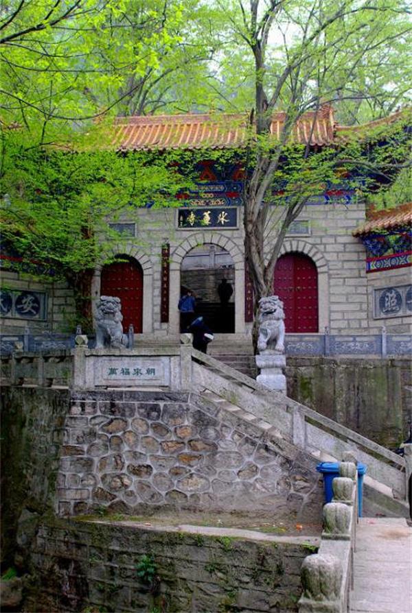 河南桐柏 崇山环绕的水帘禅寺