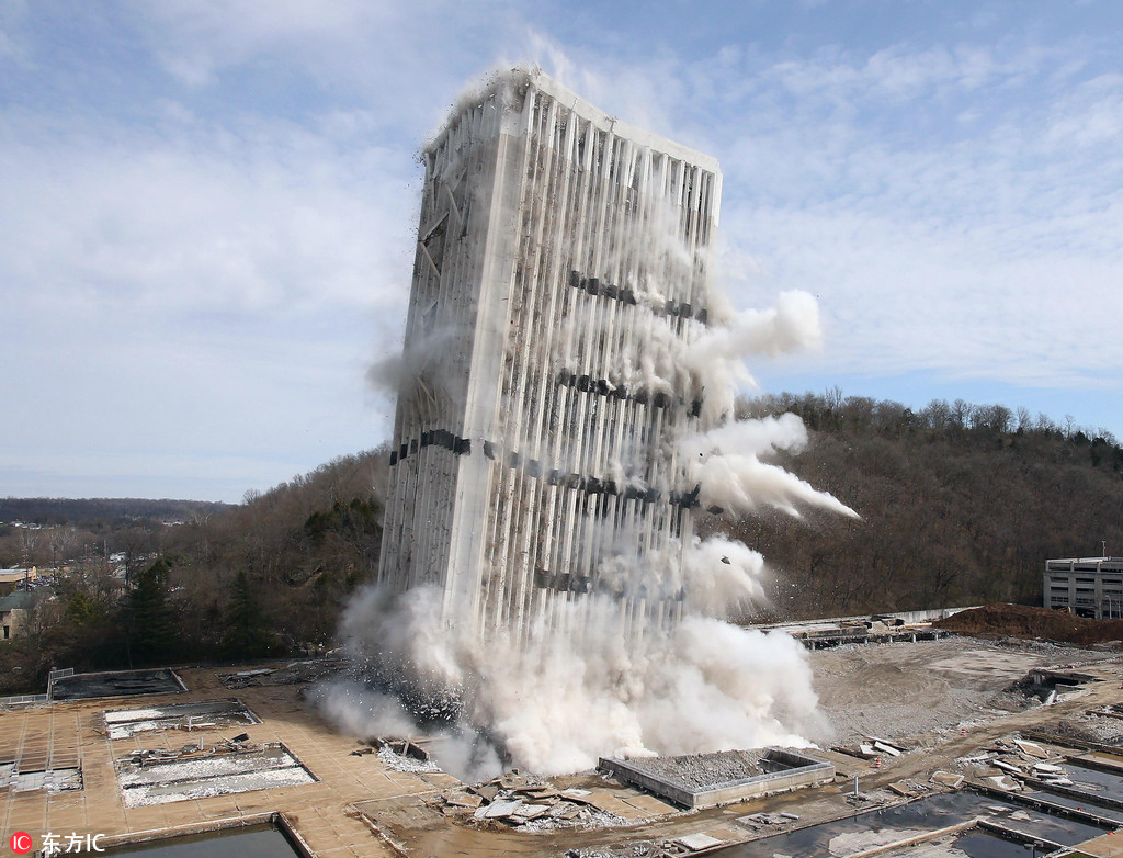 美国肯塔基州州府最高建筑内爆 场面恢弘震撼