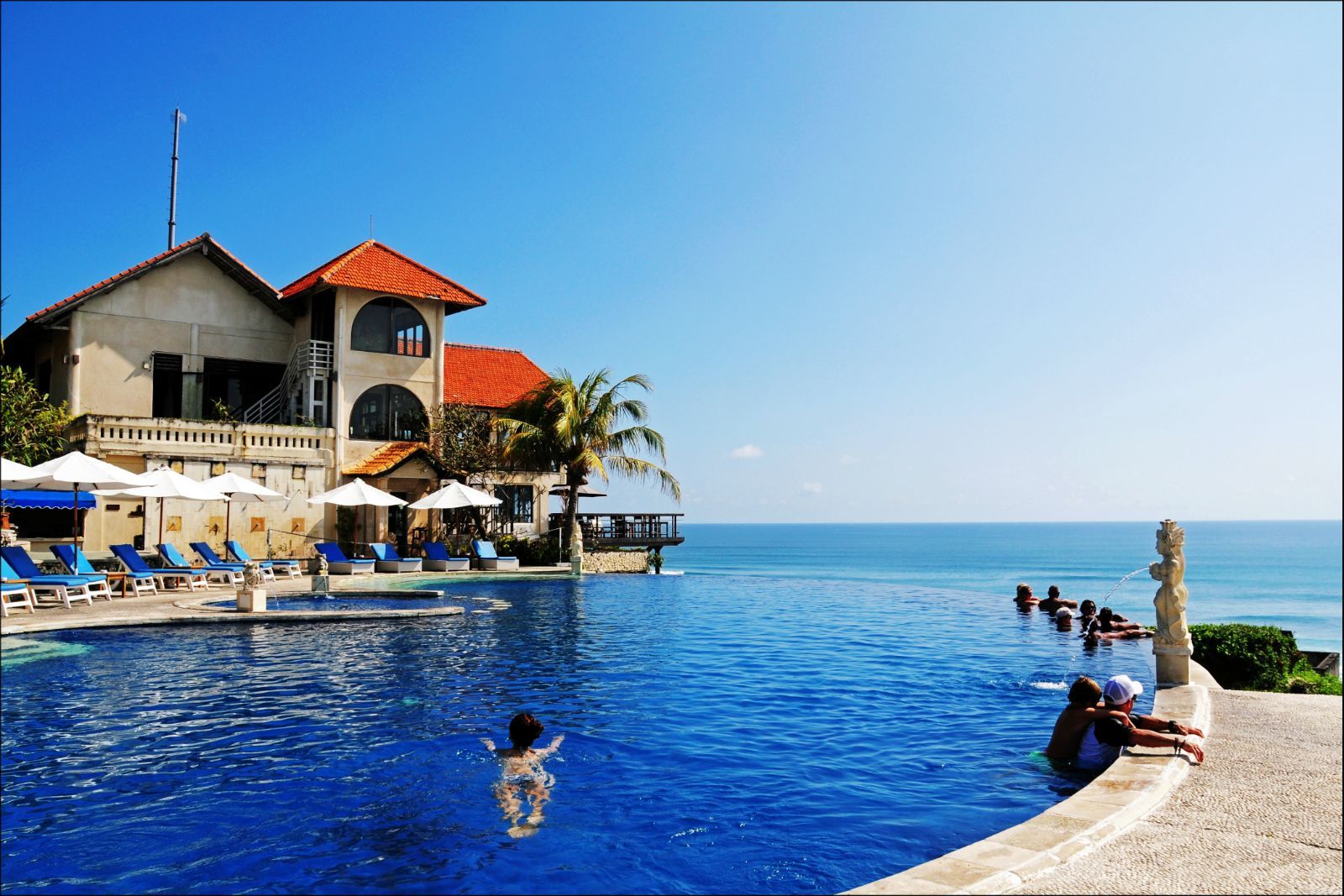 巴厘岛 无边泳池酒店