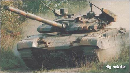 总喜欢在炮塔后边插机炮 捷克魔改版t 72m2坦克