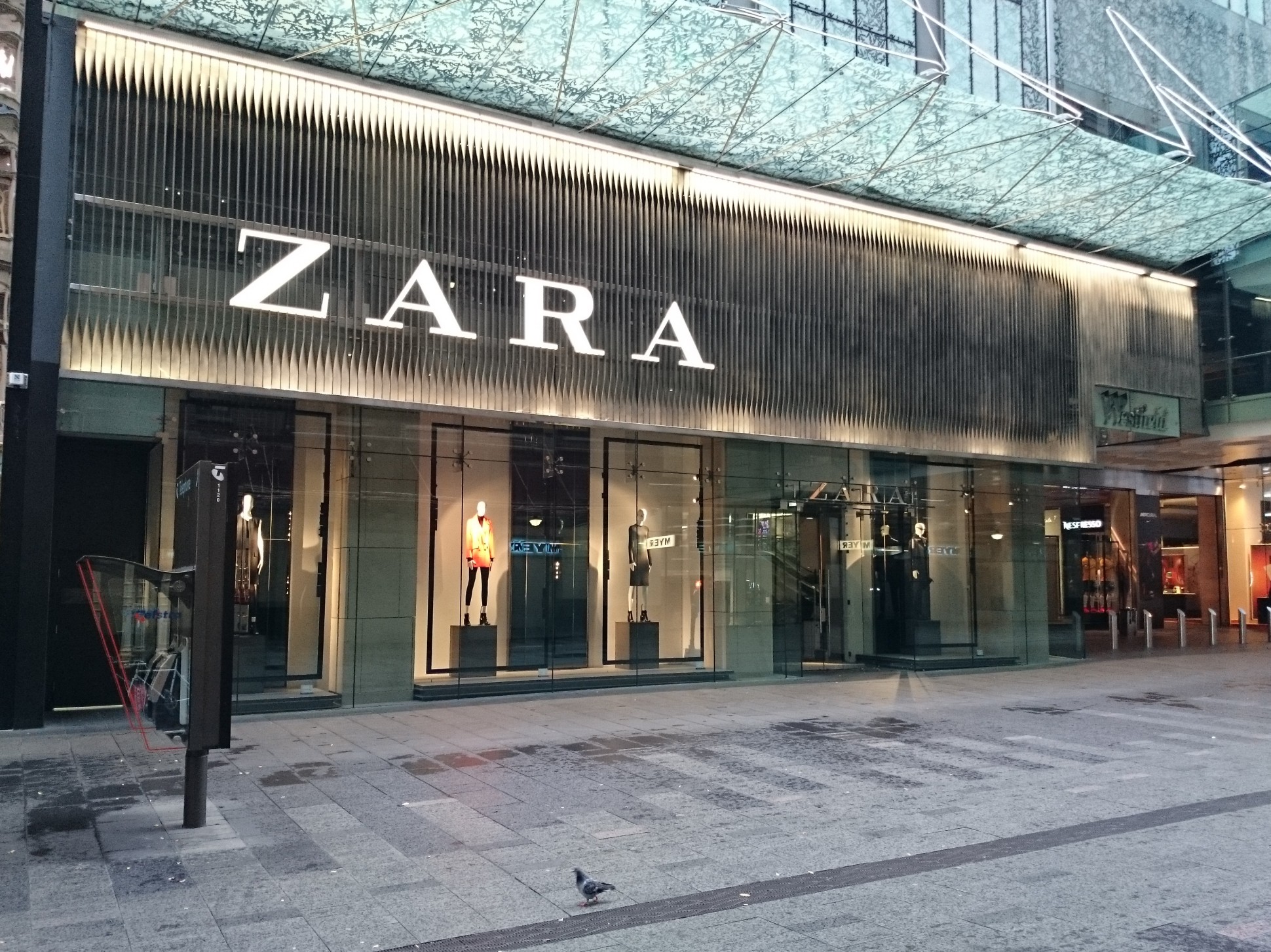 ZARA店图片