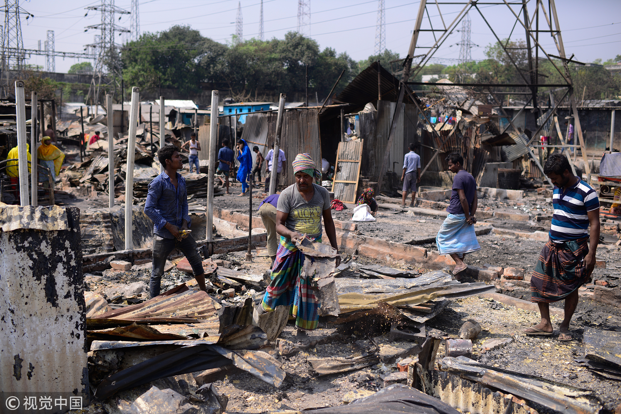 孟加拉国贫民窟发生火灾 4000间棚屋夷为平地