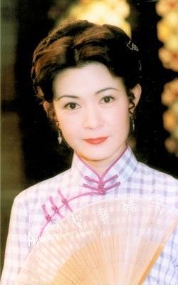 之后的黄子华又在97年夏天与模特刘婉君相识