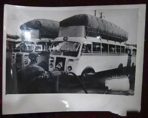 北京60年代公共汽车是以解放客车,捷克产斯柯达,依卡路斯和无轨电车为