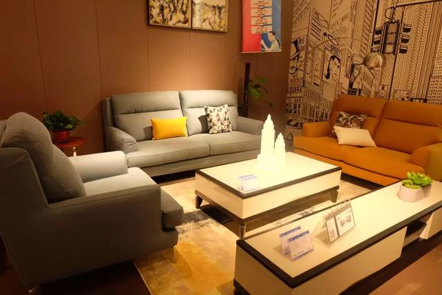 探店寻好物丨顾家家居第五代超纤布艺沙发舒适度和颜值都在线
