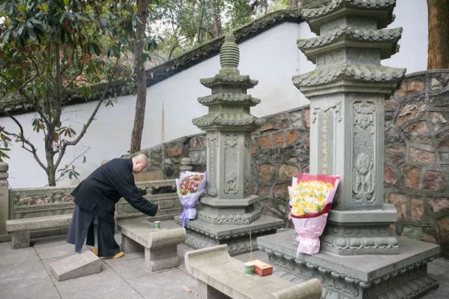 上海玉佛禪寺清明祭祖掃墓,慎終追遠