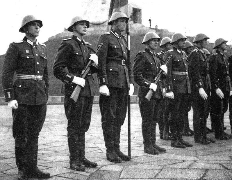 东德军服和纳粹军服图片