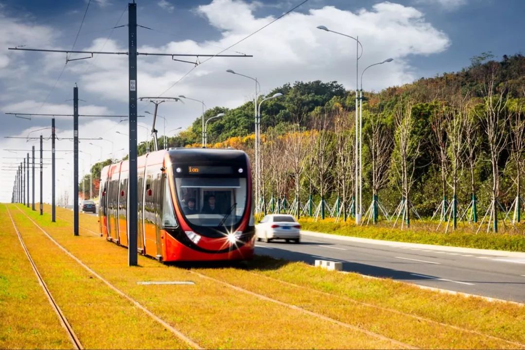 有軌電車1號線與延伸線昨日起貫通跑圖試運行!預計四月正式運營!