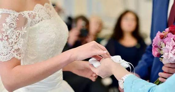 夫妻雙方滿心歡喜的拿到結婚證,然而幸福不久,就發現對方對自己在生理