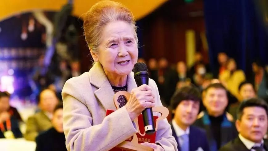 魯園年紀最大的飛天女主奶奶專業戶如今90歲卻愈加優雅