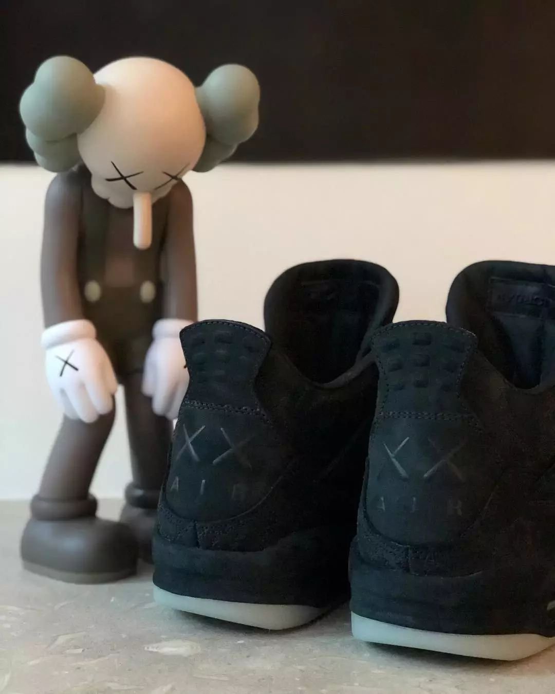 壁紙| 今天是kaws 主題,一起給眼睛畫個叉叉吧