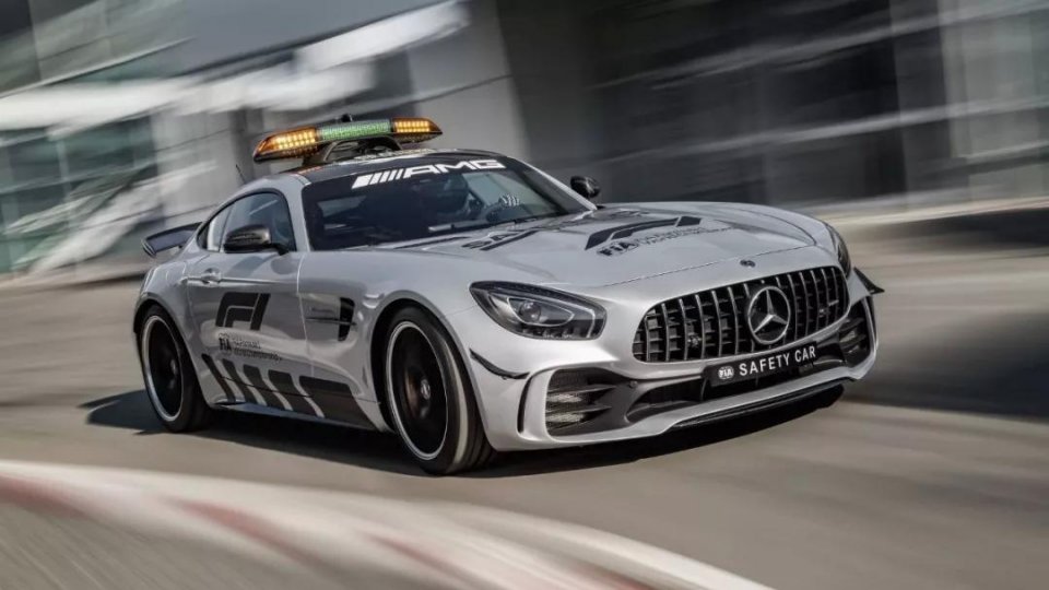 f1史上性能最强安全车出现:奔驰amg gtr!