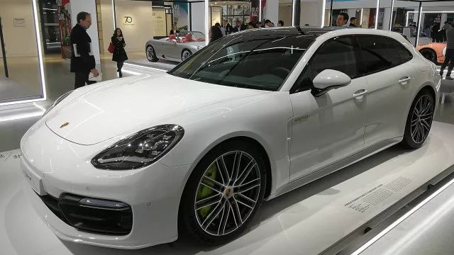 展望未來,保時捷 porsche panamera turbo s e-hybrid sport turismo