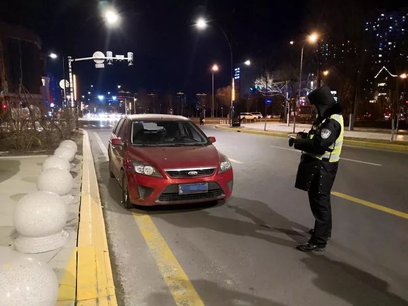 停和居民小區周邊道路夜間亂停車,提高道路通行效率,優化城市交通秩序