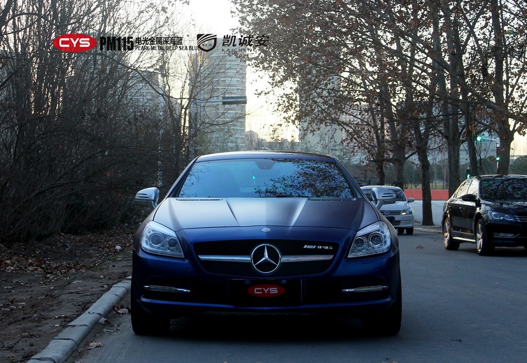 成都靚車會青羊店奔馳slk350電光金屬深海藍汽車改色貼膜