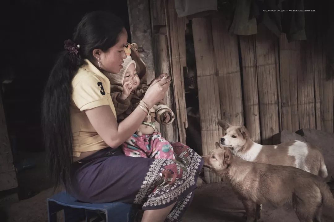 但老挝阿卡妇女图片