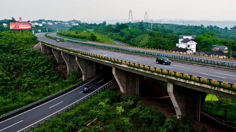 74涪陵梓里至白涛高速公路预计10月建成线路走向:起于南涪高速公路