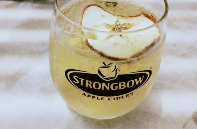 strongbow最出名的是cider苹果酒,口感蛮清爽的,可以被称为果味啤酒