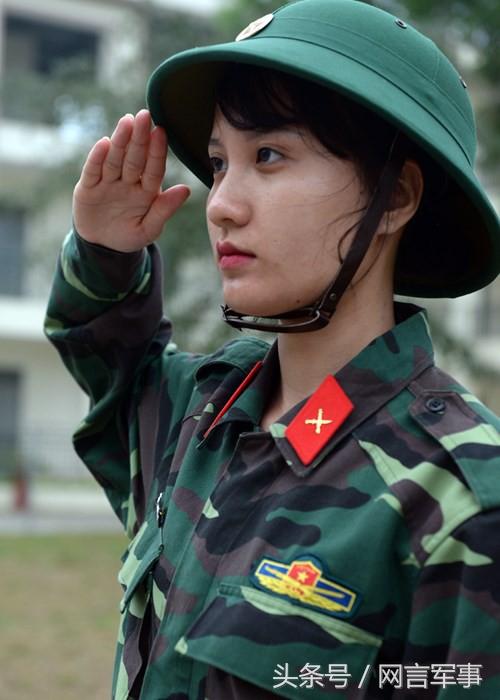 越南女兵也叠豆腐块肤白貌美颜值高军营内允许涂口红