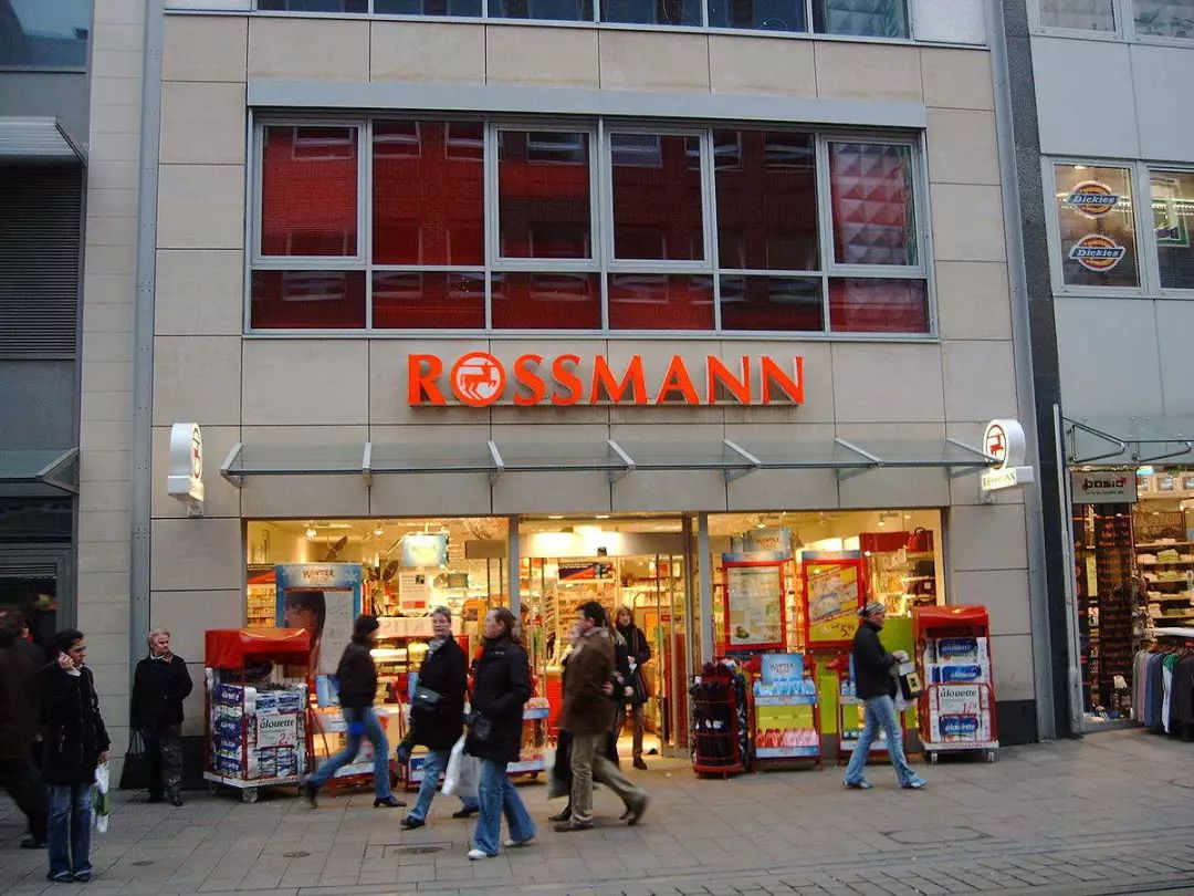 据说,最大的一家rossmann分店拥有超过17500个商品