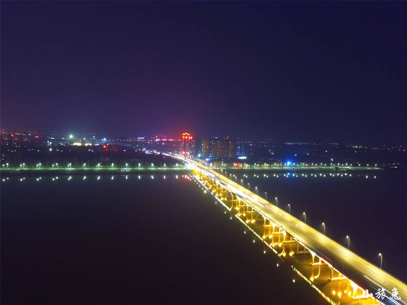 無人機航拍南陽雪楓大橋醉美夜景