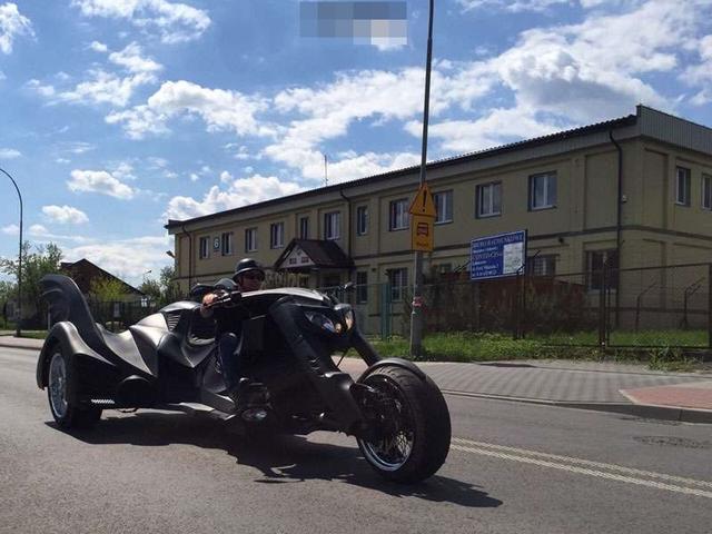 神摩網霸氣十足的蝙蝠摩托車這銷魂的尾部設計