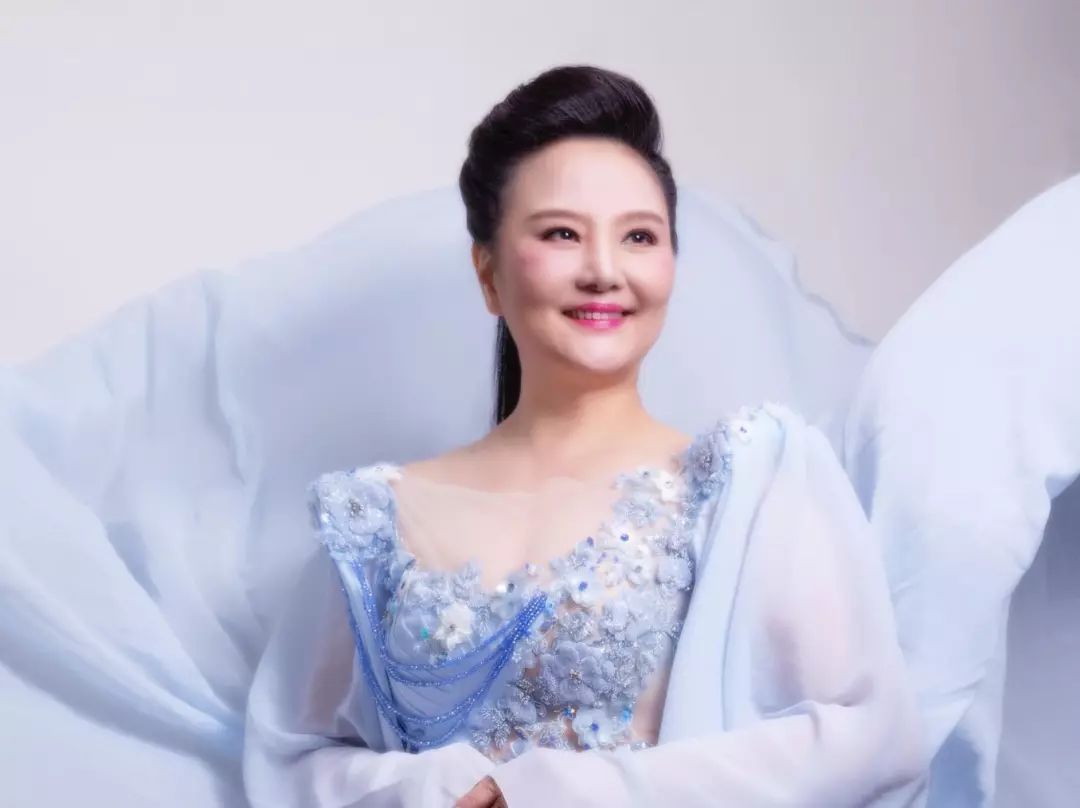 中国著名女高音歌唱家,乐评人,艺术活动策划人